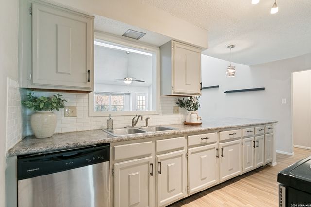 3513 CLIFFSIDE DR, Schertz, TX 78108