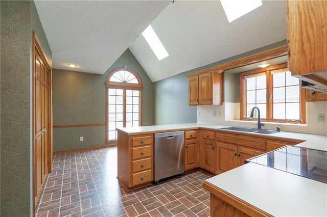 7609 W 115th Street, Overland Park, KS 66210