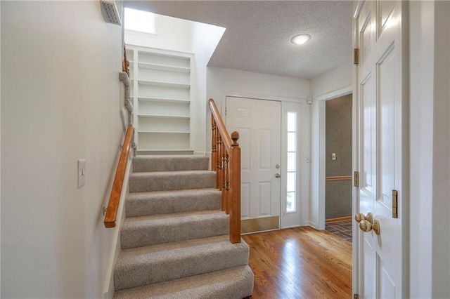 7609 W 115th Street, Overland Park, KS 66210