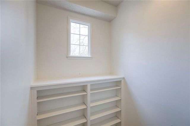 7609 W 115th Street, Overland Park, KS 66210