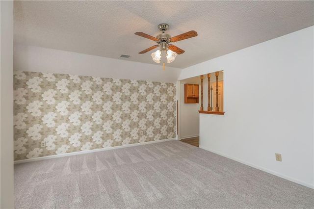 7609 W 115th Street, Overland Park, KS 66210