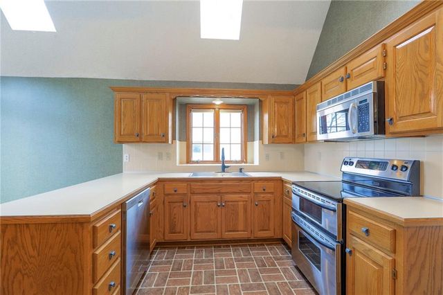 7609 W 115th Street, Overland Park, KS 66210