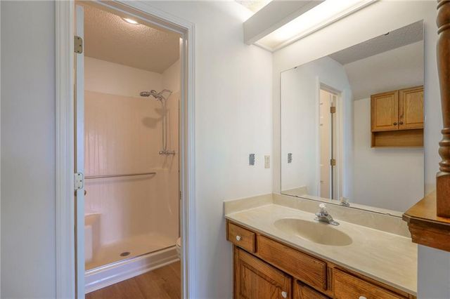 7609 W 115th Street, Overland Park, KS 66210