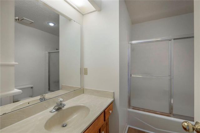 7609 W 115th Street, Overland Park, KS 66210