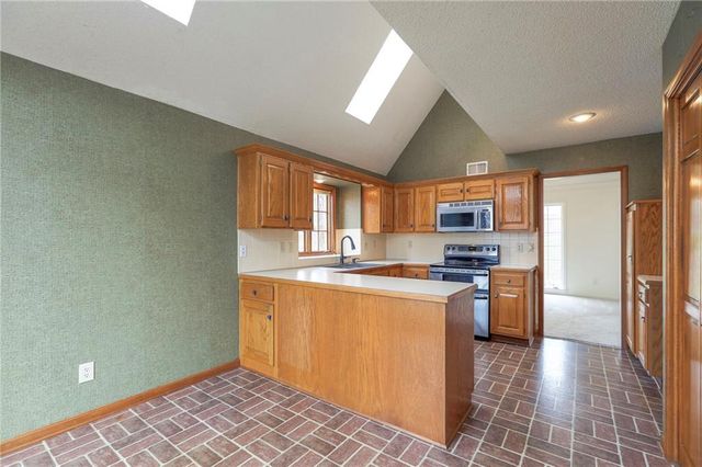 7609 W 115th Street, Overland Park, KS 66210