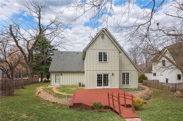 7609 W 115th Street, Overland Park, KS 66210