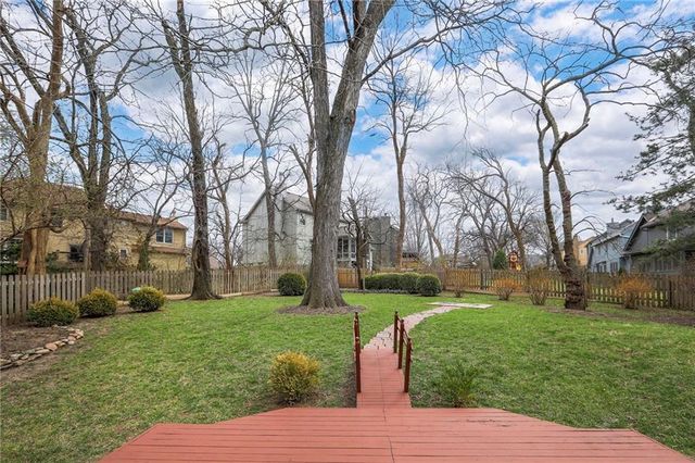 7609 W 115th Street, Overland Park, KS 66210