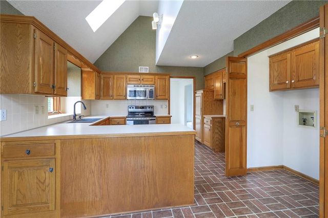 7609 W 115th Street, Overland Park, KS 66210