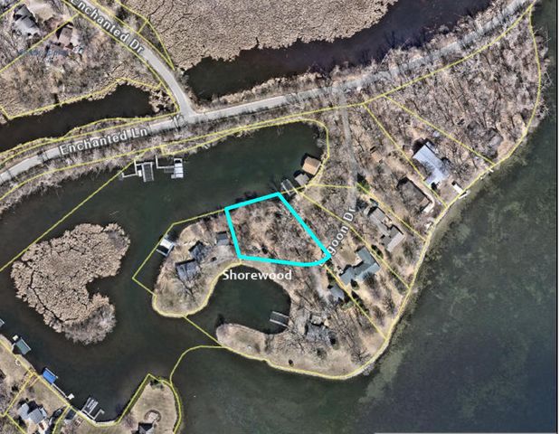 4720 Lagoon Drive, Shorewood, MN 55364