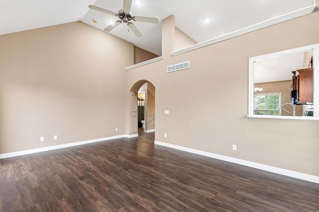 502 Alexandria Court, Gower, MO 64454