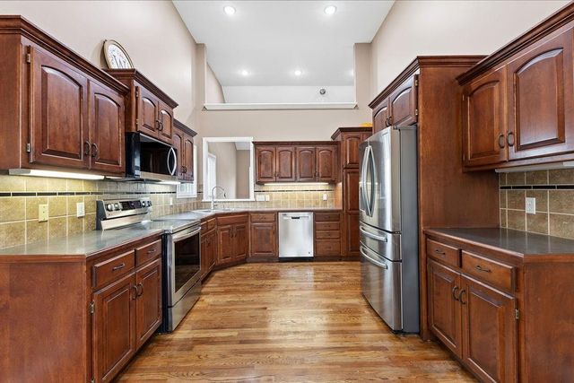 502 Alexandria Court, Gower, MO 64454