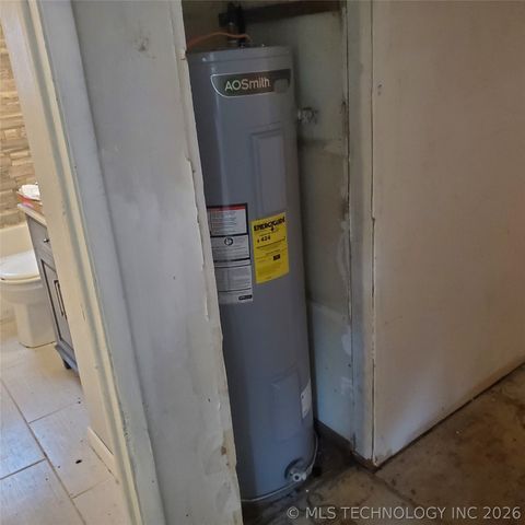 300 SE Johnson, Canadian, OK 74425