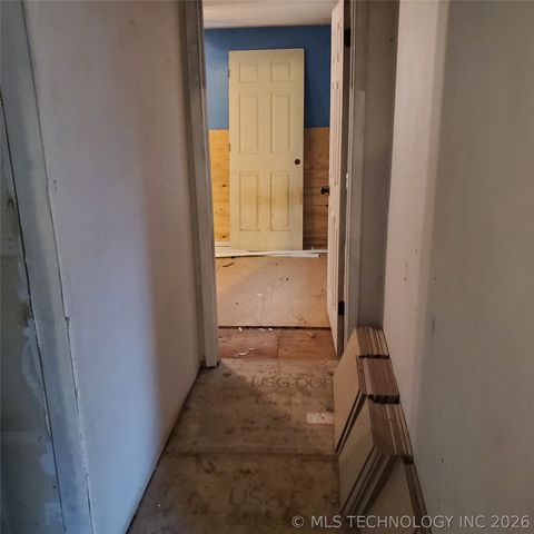 300 SE Johnson, Canadian, OK 74425