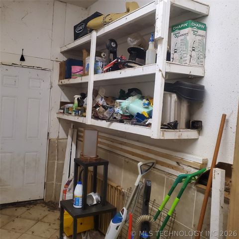 300 SE Johnson, Canadian, OK 74425