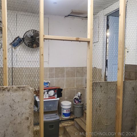 300 SE Johnson, Canadian, OK 74425