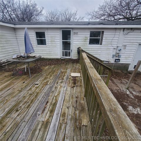300 SE Johnson, Canadian, OK 74425