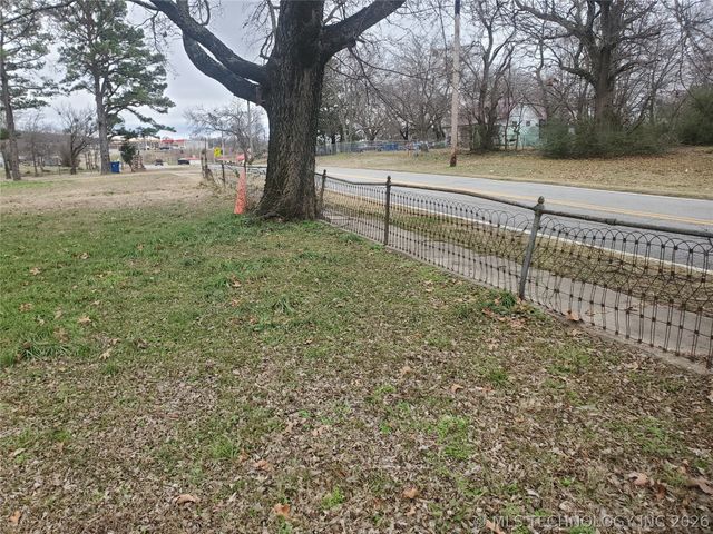 300 SE Johnson, Canadian, OK 74425