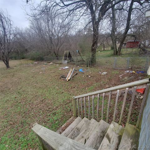 300 SE Johnson, Canadian, OK 74425