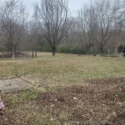 300 SE Johnson, Canadian, OK 74425