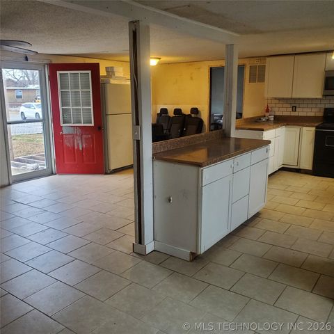 300 SE Johnson, Canadian, OK 74425