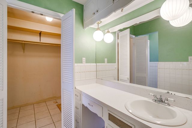 4945 Flagstone Drive, Fort Worth, TX 76114