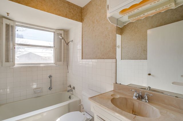 4945 Flagstone Drive, Fort Worth, TX 76114