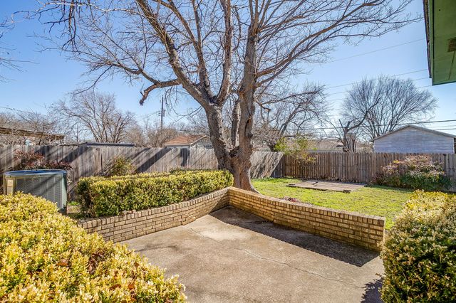4945 Flagstone Drive, Fort Worth, TX 76114