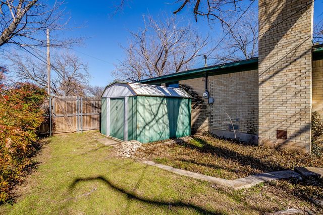 4945 Flagstone Drive, Fort Worth, TX 76114