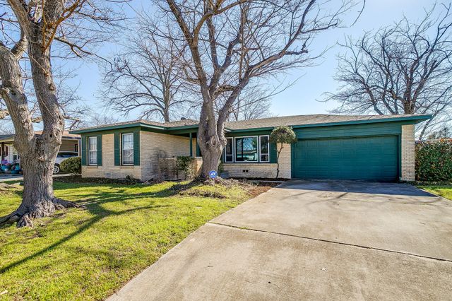 4945 Flagstone Drive, Fort Worth, TX 76114