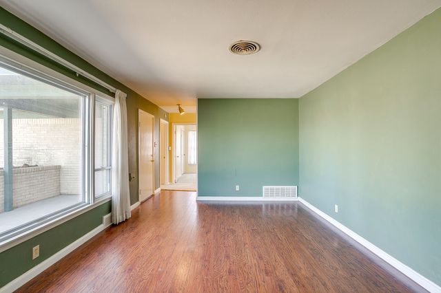 4945 Flagstone Drive, Fort Worth, TX 76114