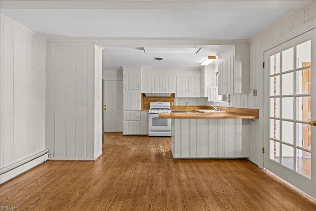 3916 Thalia DR, Virginia Beach, VA 23455