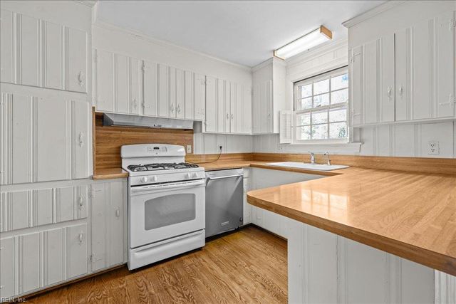 3916 Thalia DR, Virginia Beach, VA 23455