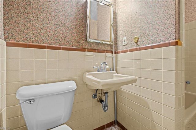 3916 Thalia DR, Virginia Beach, VA 23455