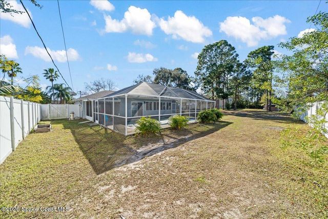 551 Brickell Street SE, Palm Bay, FL 32909