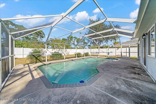 551 Brickell Street SE, Palm Bay, FL 32909