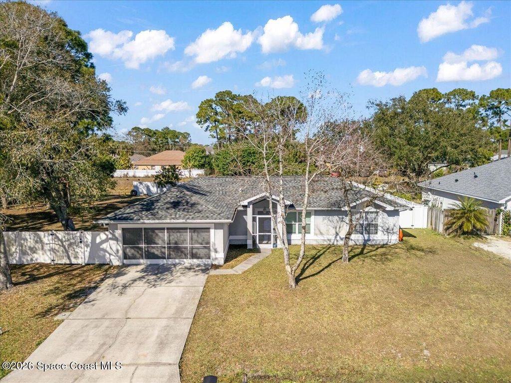 551 Brickell Street SE, Palm Bay, FL 32909