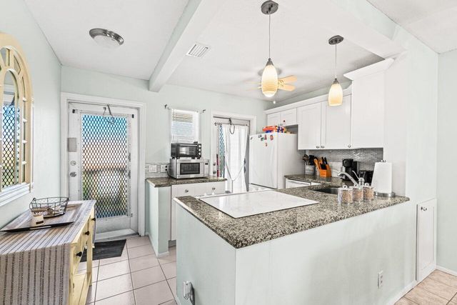 2121 NE 1st Court 202, Boynton Beach, FL 33435