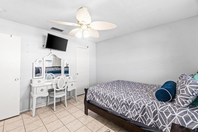 2121 NE 1st Court 202, Boynton Beach, FL 33435