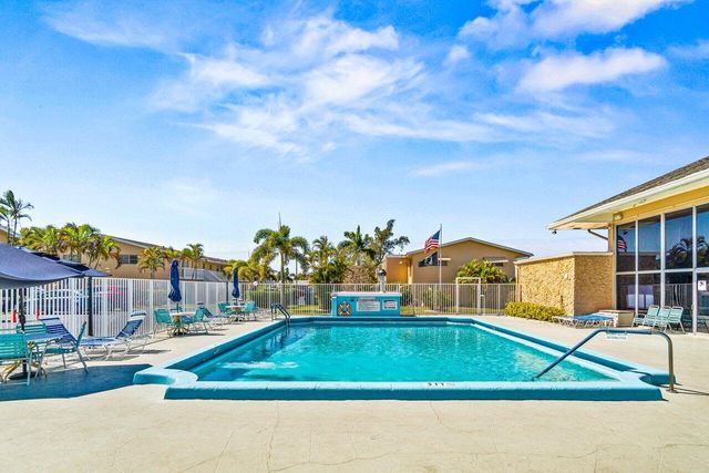 2121 NE 1st Court 202, Boynton Beach, FL 33435