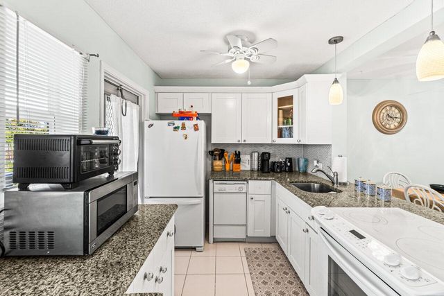 2121 NE 1st Court 202, Boynton Beach, FL 33435