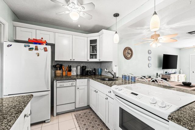 2121 NE 1st Court 202, Boynton Beach, FL 33435