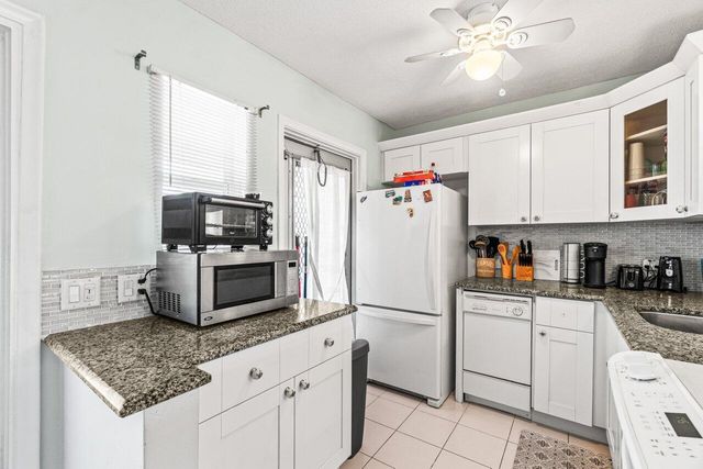 2121 NE 1st Court 202, Boynton Beach, FL 33435