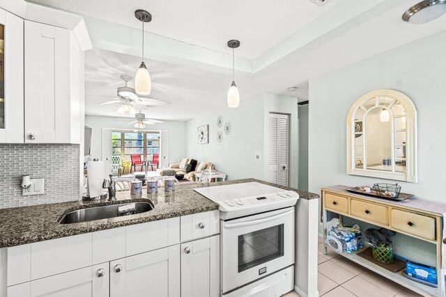 2121 NE 1st Court 202, Boynton Beach, FL 33435