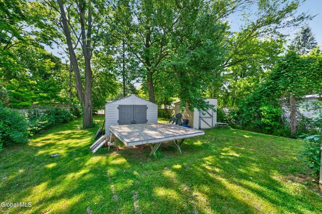15 Vly Road, Colonie, NY 12205