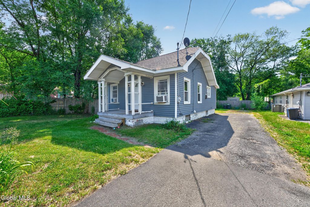 15 Vly Road, Colonie, NY 12205