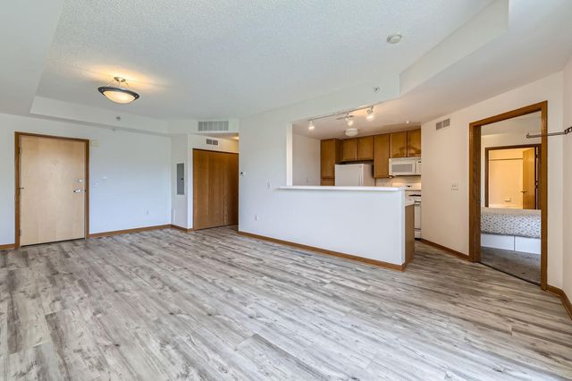 820 Emerald Street 402, Saint Paul, MN 55114