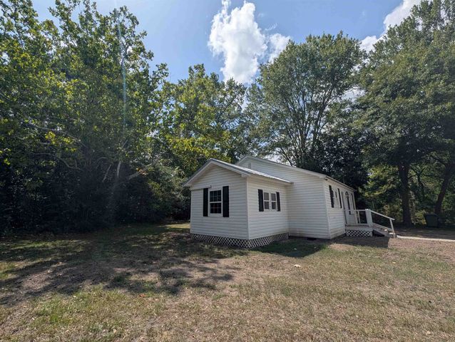 417 S Magnolia Ave., Andrews, SC 29510