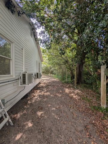 417 S Magnolia Ave., Andrews, SC 29510