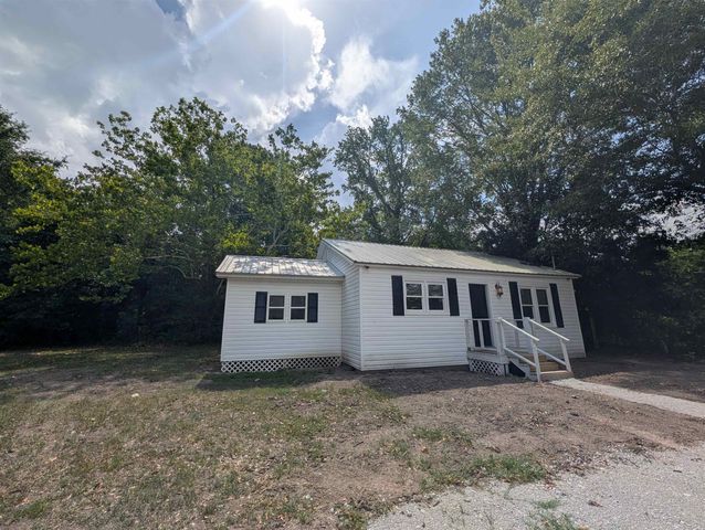 417 S Magnolia Ave., Andrews, SC 29510