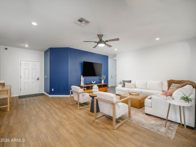 4112 E TETHER Trail, Phoenix, AZ 85050